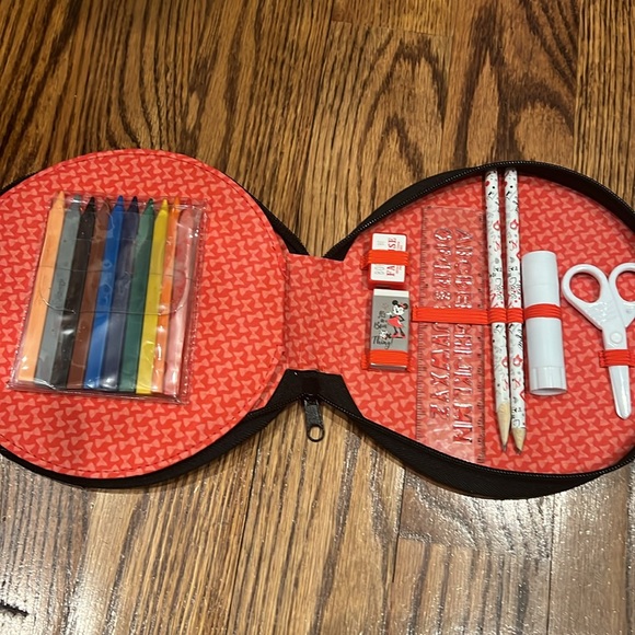 Disney Parks Minnie Mouse art set travel pack with zip up case NEW - Picture 5 of 5